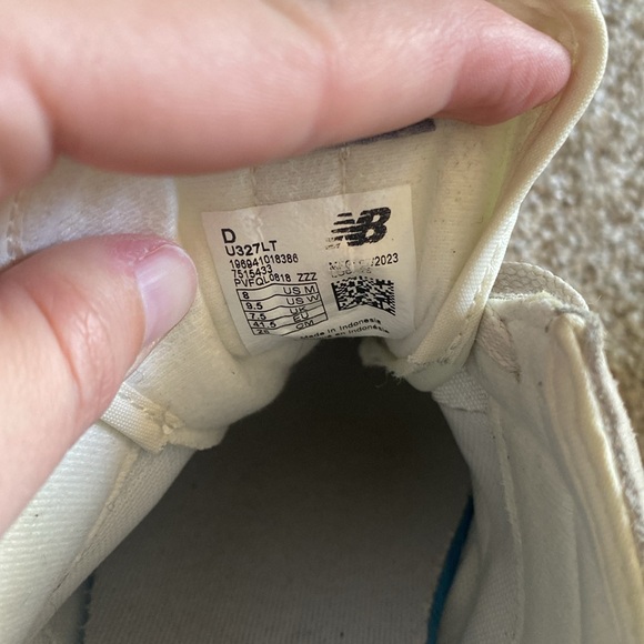 New Balance 327 Sneakers W9.5/M8 in Moonbeam & Grey - Picture 16 of 16